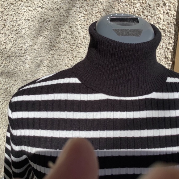 Jones New York black and white stripe short sleeve sweater - Picture 5 of 7